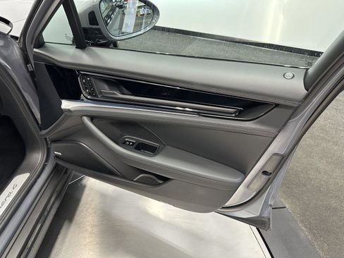 Certified 2025 Porsche Panamera 4 image 40