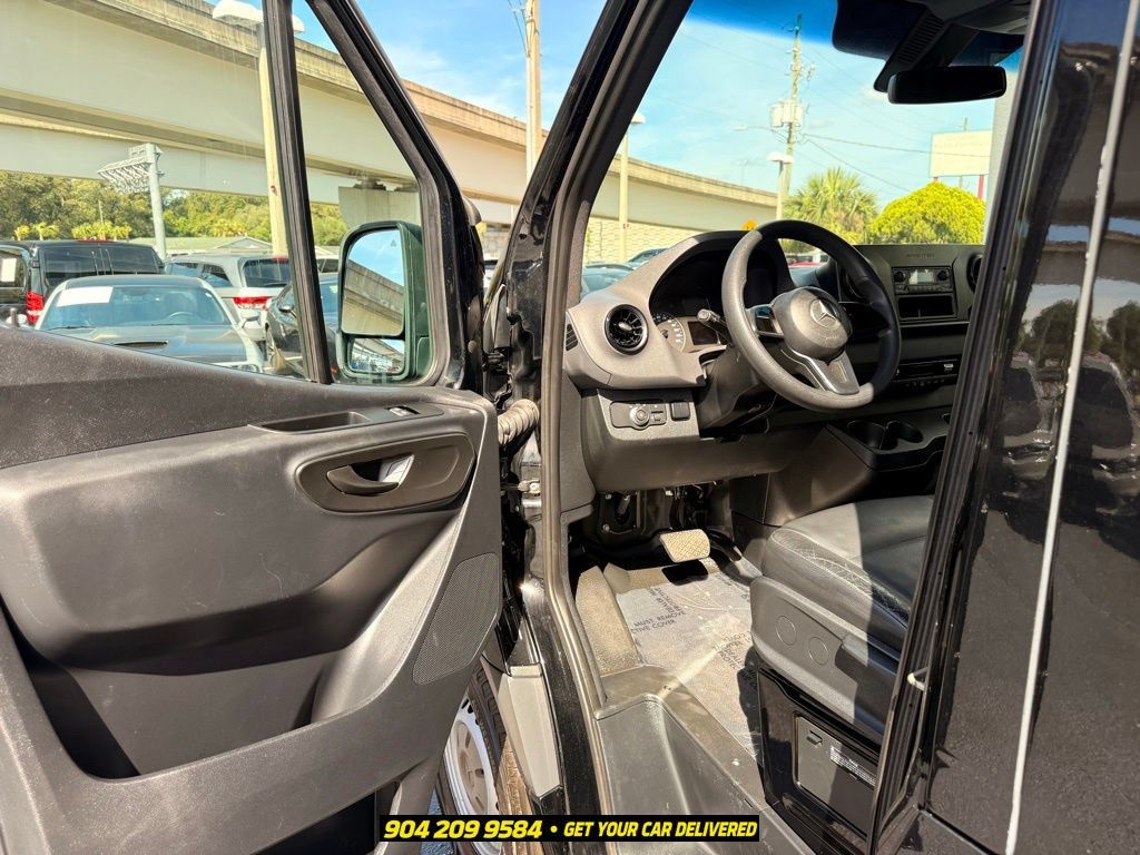 Used 2019 Mercedes-Benz Sprinter 2500 image 18