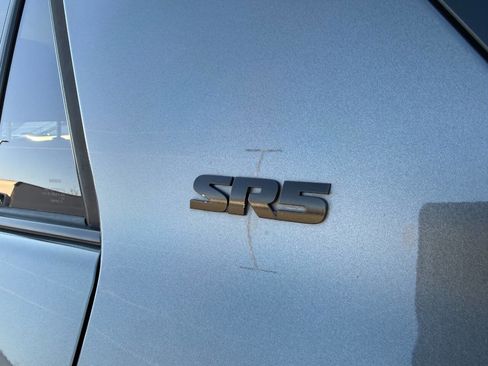 Used 2019 Toyota 4Runner SR5 AWD/4WD image 9