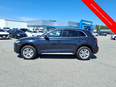 Used 2020 Audi Q5 2.0T Premium w/ Convenience Package image 2