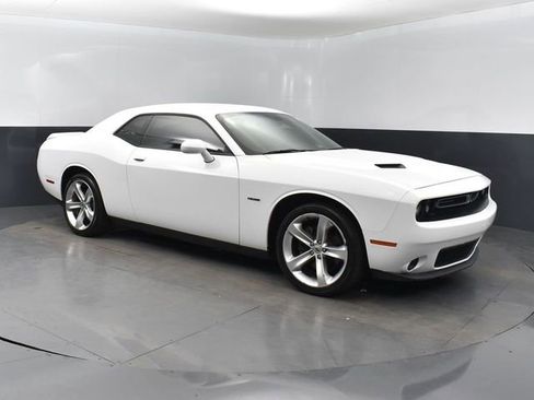 Used 2018 Dodge Challenger R/T RWD image 19