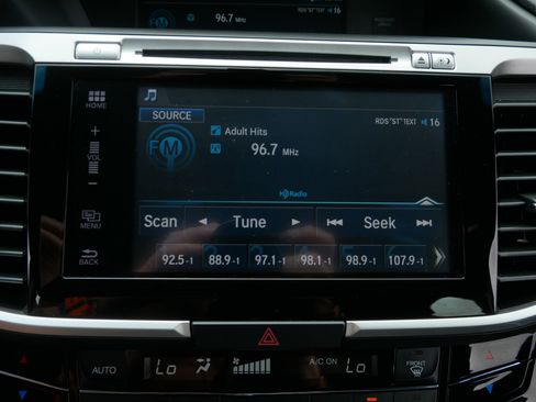 Used 2017 Honda Accord EX-L image 22