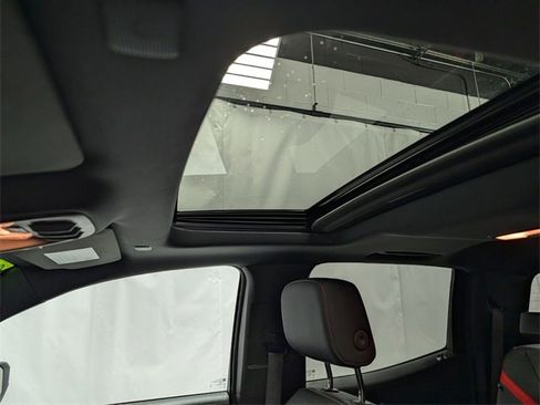 Used 2024 Chevrolet Colorado Z71 w/ Z71 Convenience Package 2 image 15