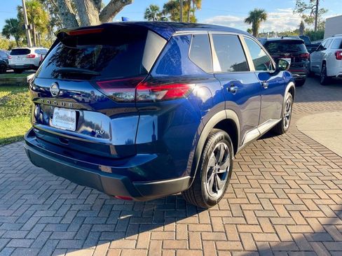 Used 2024 Nissan Rogue SV image 6