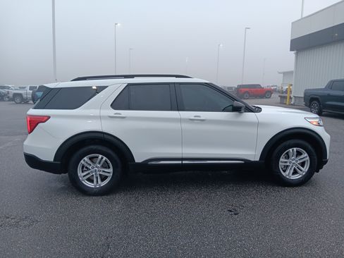 Used 2022 Ford Explorer XLT w/ Equipment Group 202A image 10