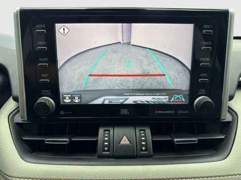 Used 2020 Toyota RAV4 Limited FWD image 29