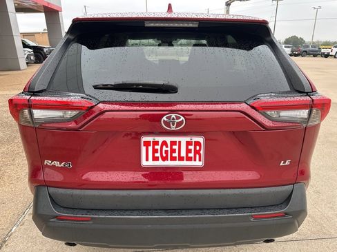 Used 2022 Toyota RAV4 LE image 6