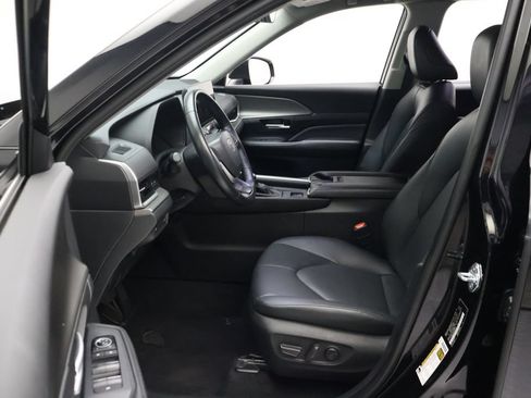 Certified 2025 Toyota Grand Highlander AWD image 14