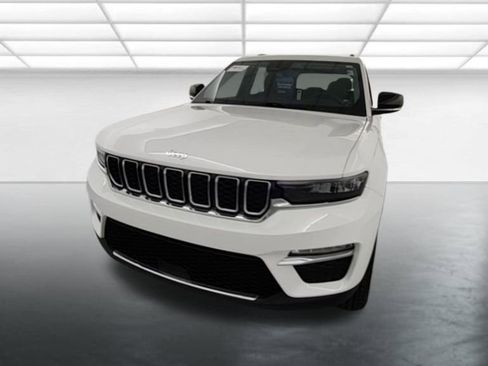 Used 2024 Jeep Grand Cherokee Limited AWD/4WD image 2
