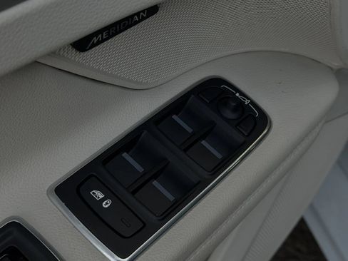 Used 2016 Jaguar XF Prestige image 24