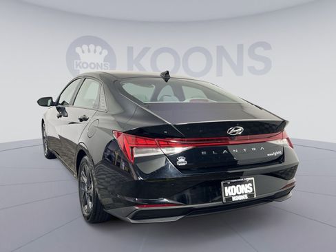 Used 2023 Hyundai Elantra Blue w/ Preferred Accessory Package FWD image 4