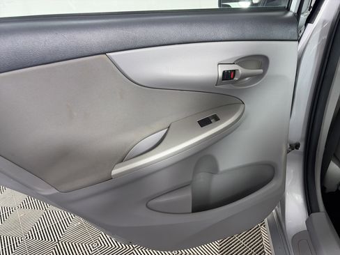 Used 2013 Toyota Corolla LE image 35