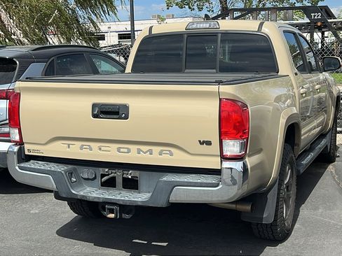 Used 2017 Toyota Tacoma SR5 w/ Tow Package RWD image 2