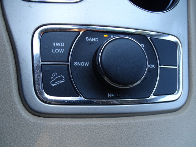 Used 2017 Jeep Grand Cherokee Limited AWD/4WD image 13