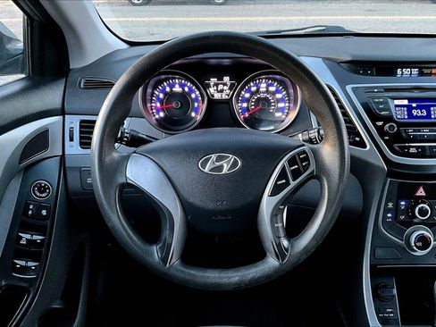 Used 2016 Hyundai Elantra SE image 5