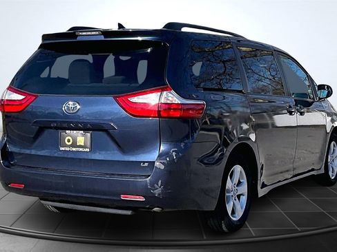 Used 2019 Toyota Sienna LE image 6