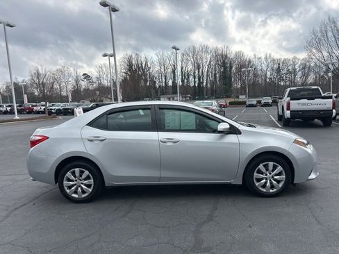 Used 2015 Toyota Corolla LE image 4