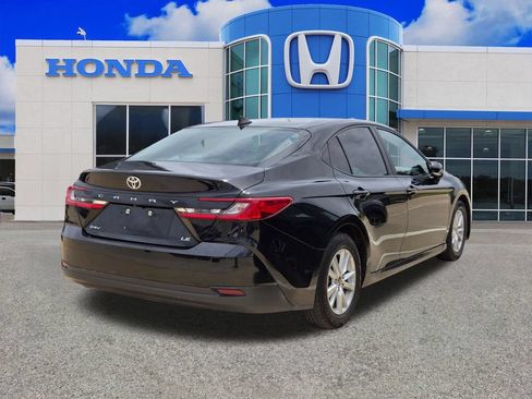 Used 2025 Toyota Camry LE FWD image 17