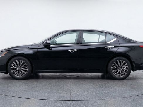 Used 2025 Nissan Altima 2.5 SV image 5
