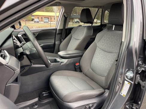 Used 2025 Toyota RAV4 XLE w/ Convenience Package image 19