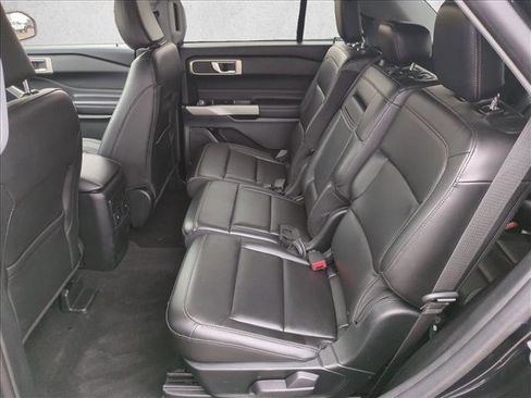 Used 2024 Ford Explorer XLT w/ Equipment Group 202A image 19