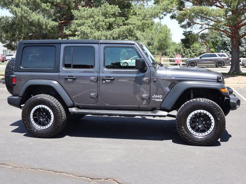 Used 2018 Jeep Wrangler Unlimited Sport AWD/4WD image 3