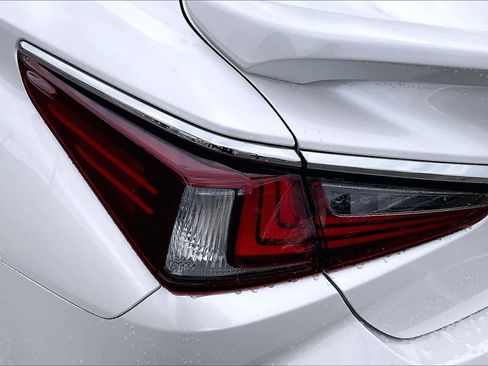 Used 2025 Lexus ES 350 w/ Luxury Package image 27