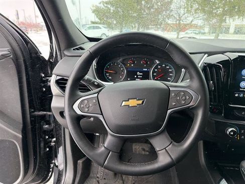 Used 2023 Chevrolet Traverse LT image 35