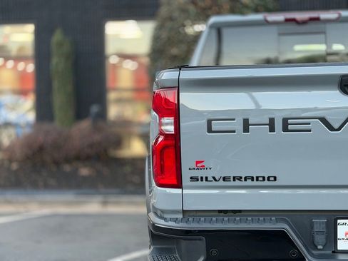 Used 2024 Chevrolet Silverado 2500 ZR2 w/ Technology Package image 15