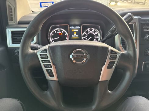 Used 2017 Nissan Titan SV image 13