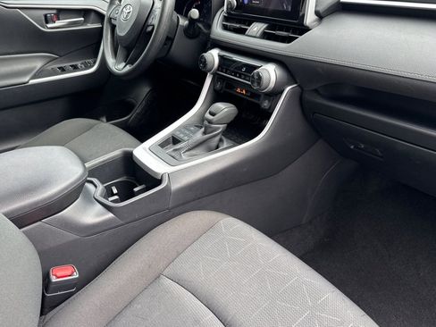 Used 2025 Toyota RAV4 XLE image 32