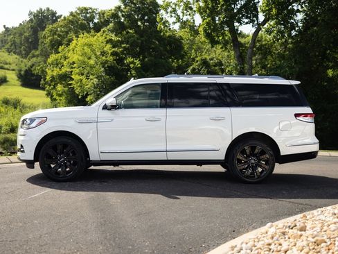 Used 2024 Lincoln Navigator L Reserve AWD/4WD image 3
