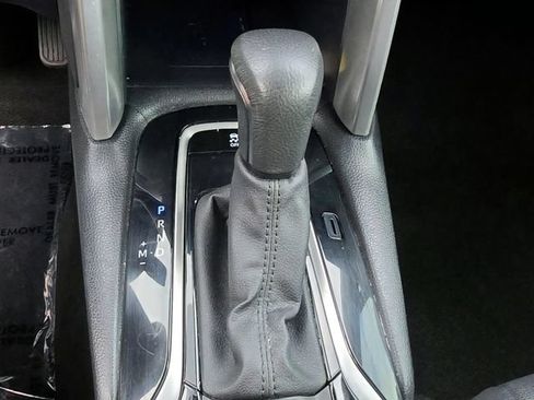 Used 2022 Toyota Corolla Cross XLE FWD image 19