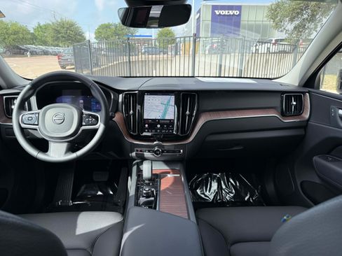 Certified 2023 Volvo XC60 B5 Plus AWD/4WD image 17