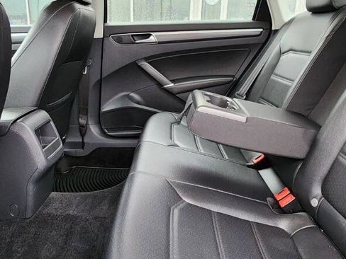 Used 2018 Volkswagen Passat 2.0T R-Line image 23