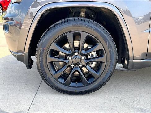 Used 2021 Jeep Grand Cherokee Laredo X AWD/4WD image 9