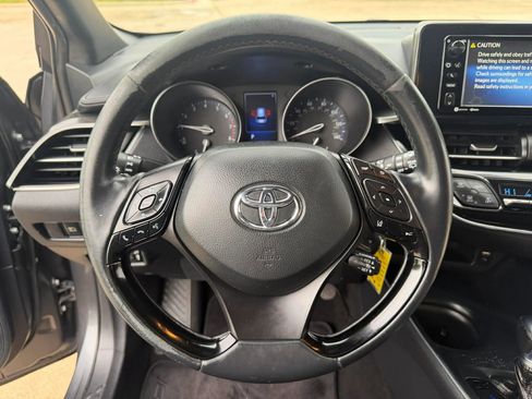 Used 2018 Toyota C-HR XLE FWD image 13