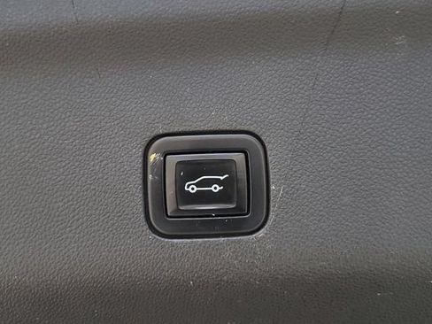 Used 2022 GMC Yukon XL AT4 AWD/4WD image 13