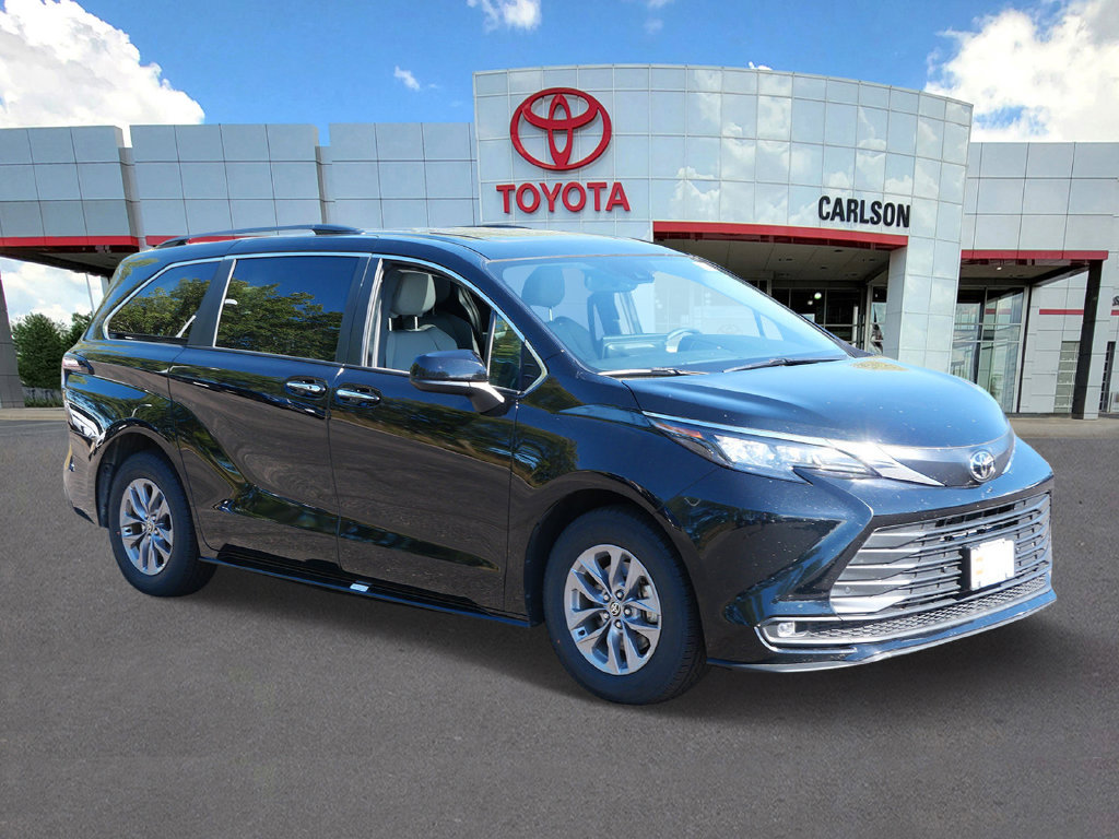 Certified 2026 Toyota Sienna XLE FWD image 2