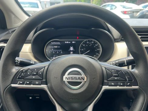 Used 2021 Nissan Versa SV FWD image 18
