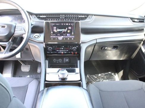 Used 2023 Jeep Grand Cherokee Laredo w/ Luxury Tech Group I AWD/4WD image 14