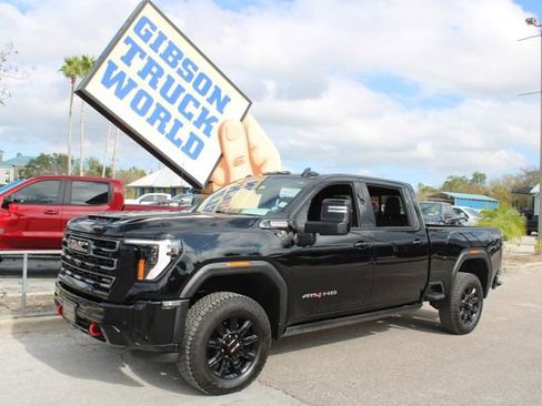 Used 2025 GMC Sierra 2500 AT4 image 1