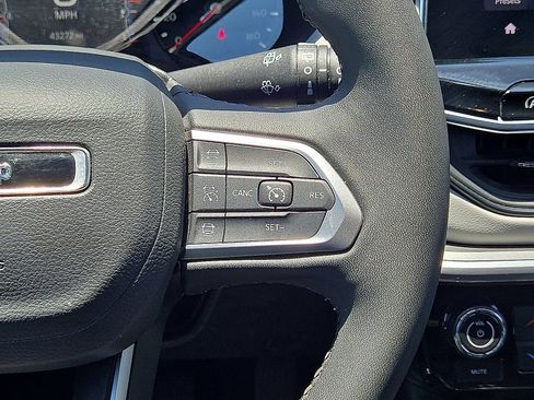 Used 2025 Jeep Compass Limited AWD/4WD image 21