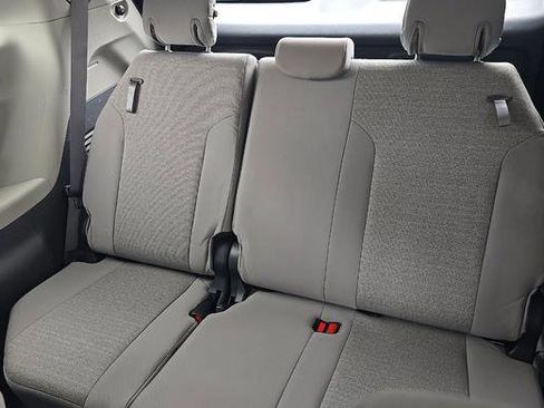 Used 2024 Toyota Sienna LE w/ LE Plus Package image 12