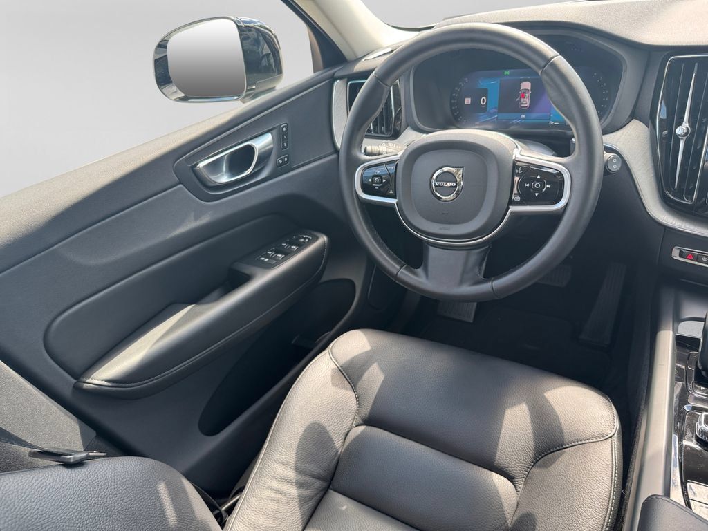 Used 2025 Volvo XC60 B5 Plus AWD/4WD image 16