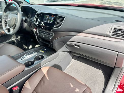 Used 2025 Honda Passport EX-L image 8