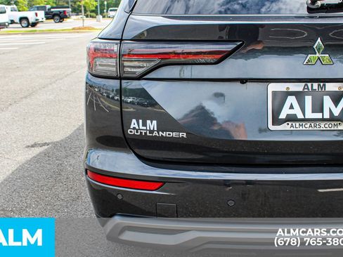 Used 2025 Mitsubishi Outlander SE FWD image 13