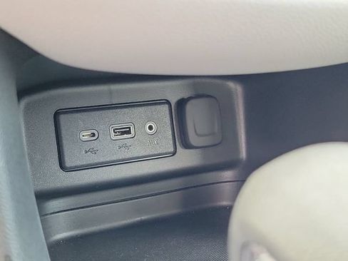 Used 2023 Chevrolet Equinox LS FWD image 27