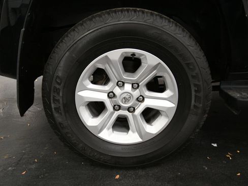 Certified 2024 Toyota 4Runner SR5 Premium image 29