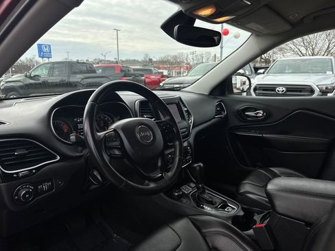 Used 2019 Jeep Cherokee Latitude Plus AWD/4WD image 13